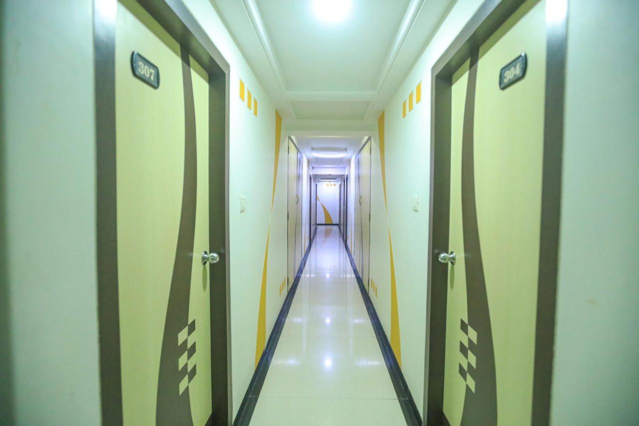 Hotel Mid Town Мумбаї Екстер'єр фото