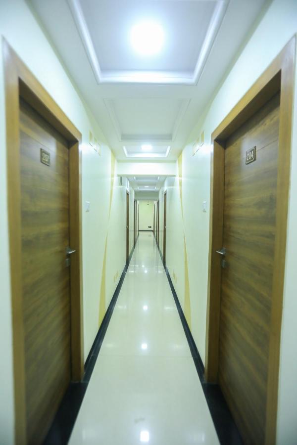 Hotel Mid Town Мумбаї Екстер'єр фото